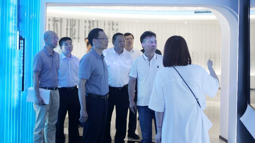 厦门市委书记崔永辉考察调研中仑科技集团 推动信息科技产业创新发展