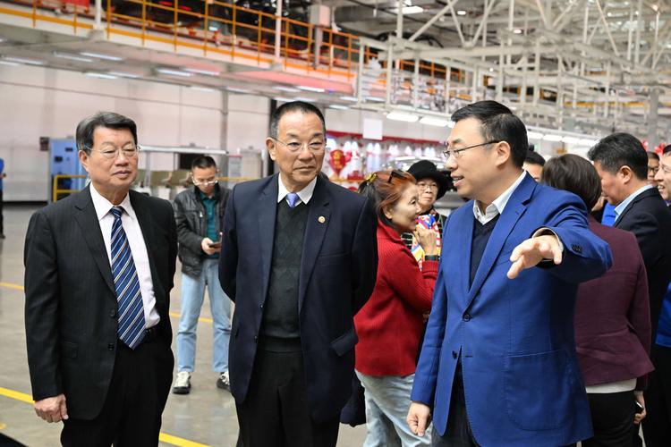 厦门台协团组考察江铃股份富山工厂 共探智能制造新篇章